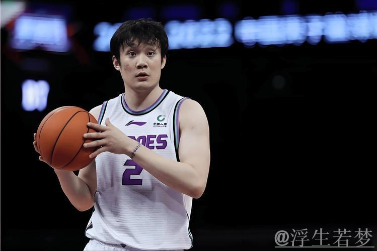 丁彦雨航：CBA赛场上的全能传奇！