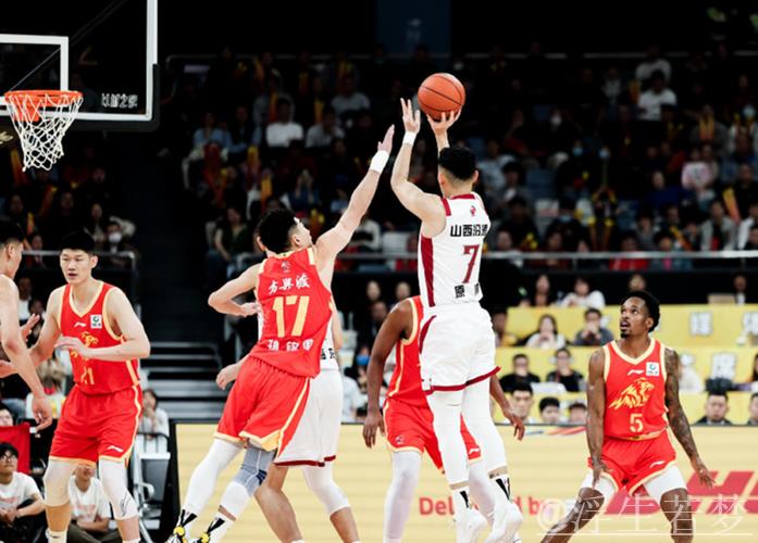 广厦揭幕战大胜黑马，5国手+4外援豪阵堪比CBA版‘雷霆’